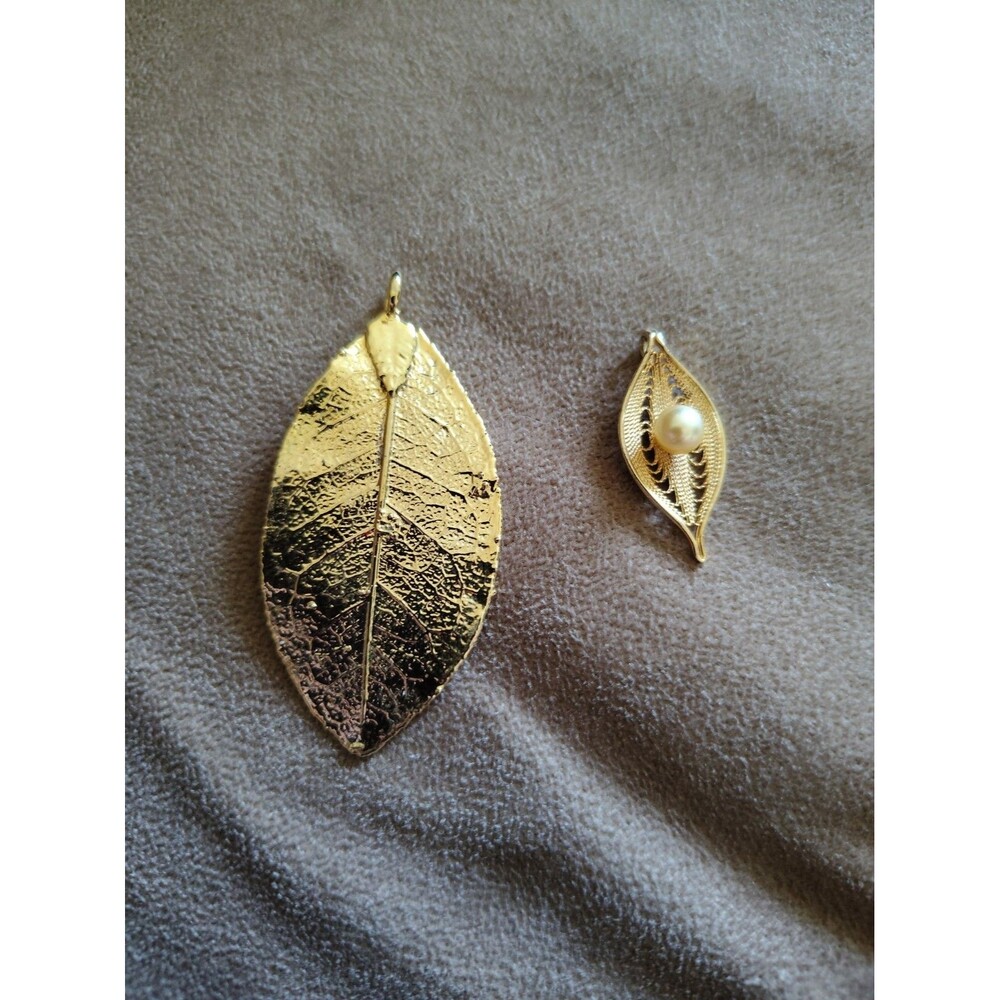 2 Leaf Gold Tone Pieces